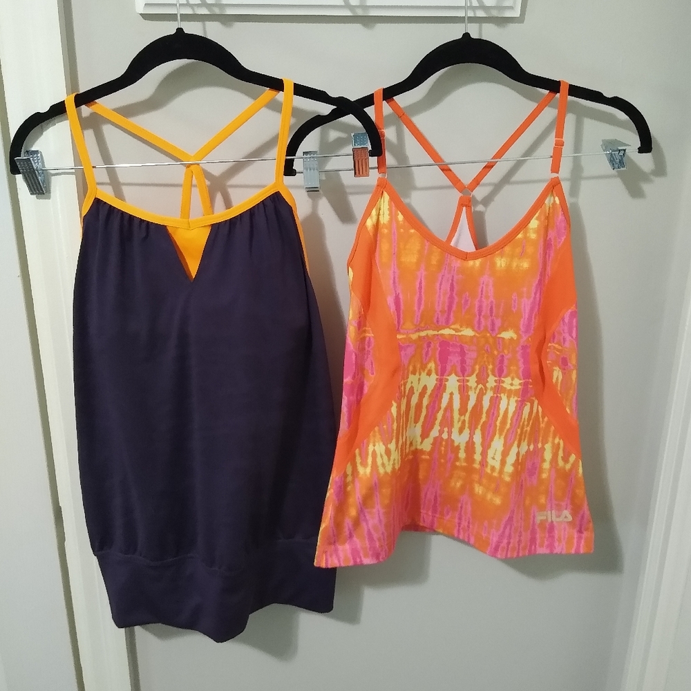 2 Athletic Spaggetti Strap Tanks w/ Built in Bra